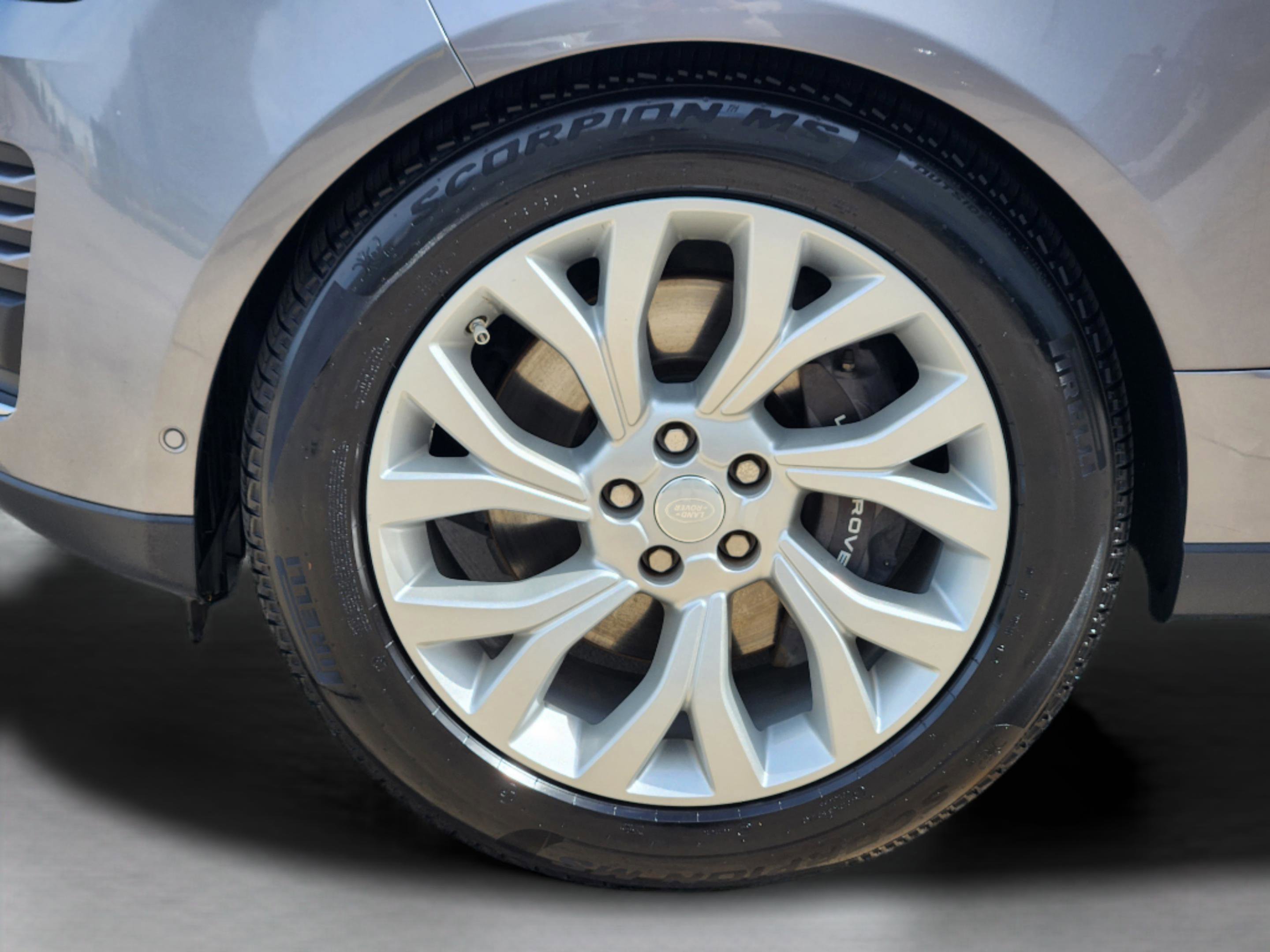 Used 2020 Land Rover Range Rover HSE AWD/4WD image 9