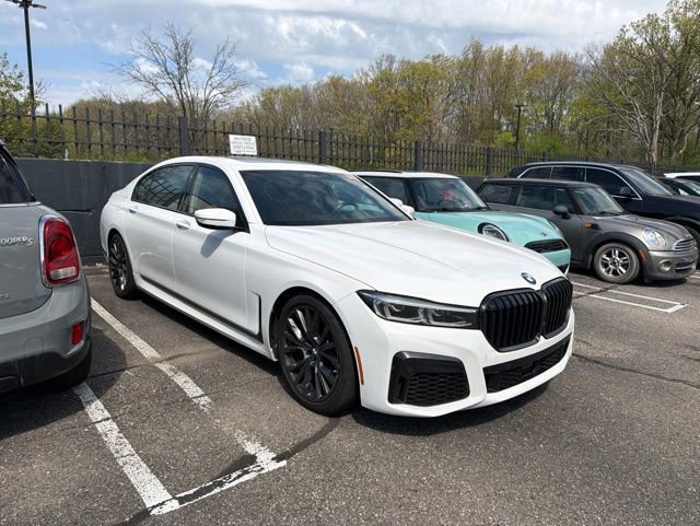Used 2022 BMW 750i xDrive w/ Luxury Rear Seating Package AWD/4WD image 3