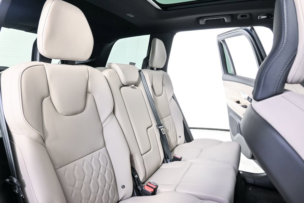 Certified 2026 Volvo XC90 B6 Plus w/ Protection Package Premier AWD/4WD image 24