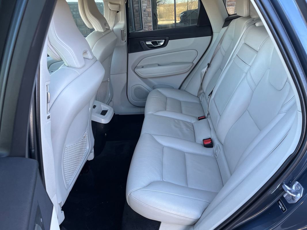 Used 2020 Volvo XC60 T5 Momentum w/ Protection Package Premier AWD/4WD image 19