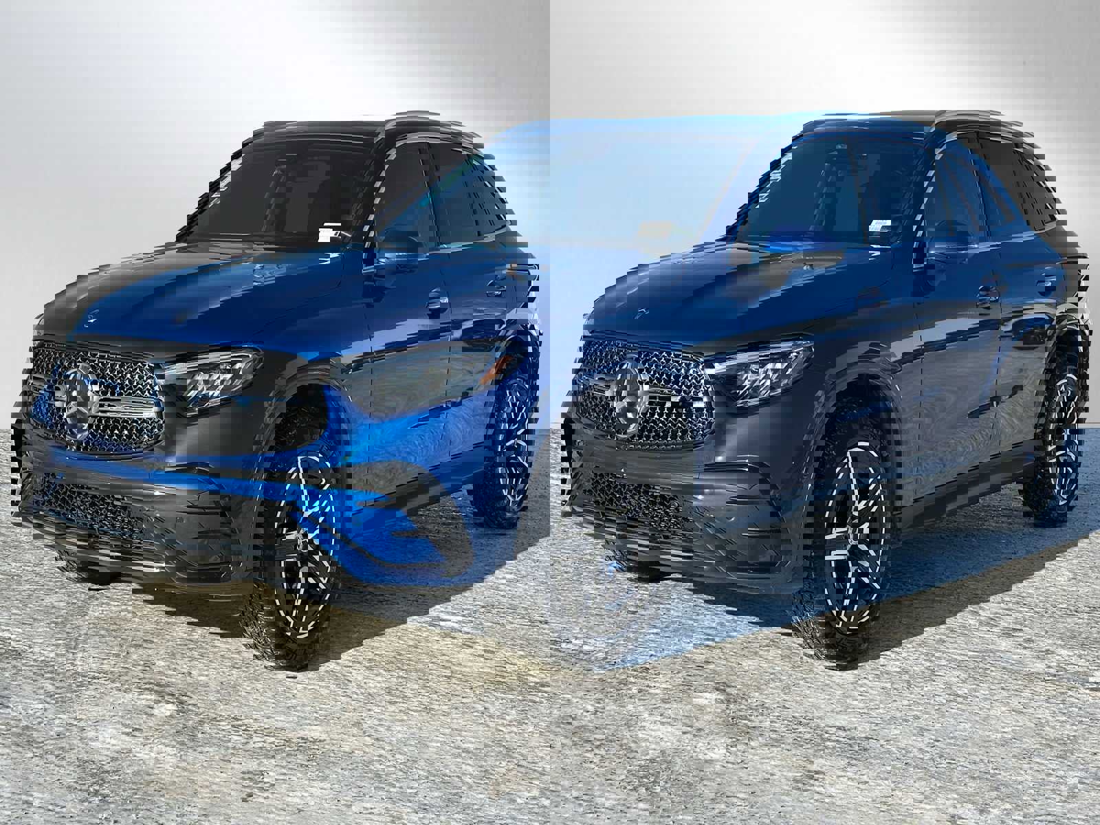 Used 2025 Mercedes-Benz GLC 300 4MATIC image 8