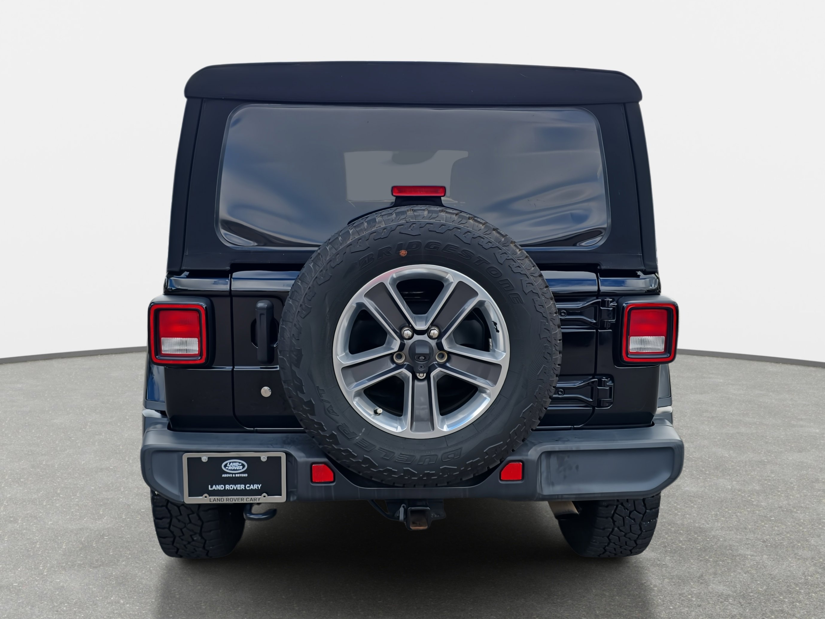 Used 2018 Jeep Wrangler Unlimited Sahara image 6