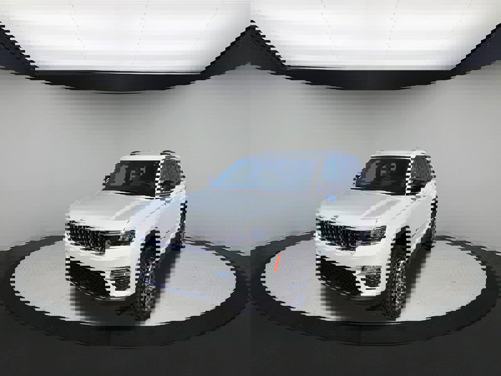 Used 2024 Jeep Grand Cherokee Limited image 4