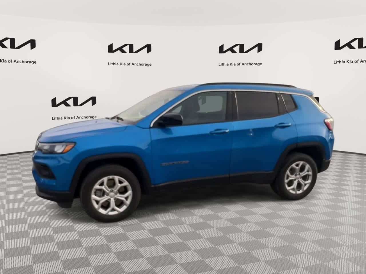 Used 2024 Jeep Compass Latitude AWD/4WD image 5