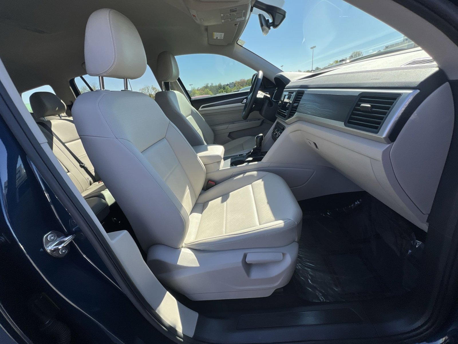Used 2023 Volkswagen Atlas SE FWD image 35