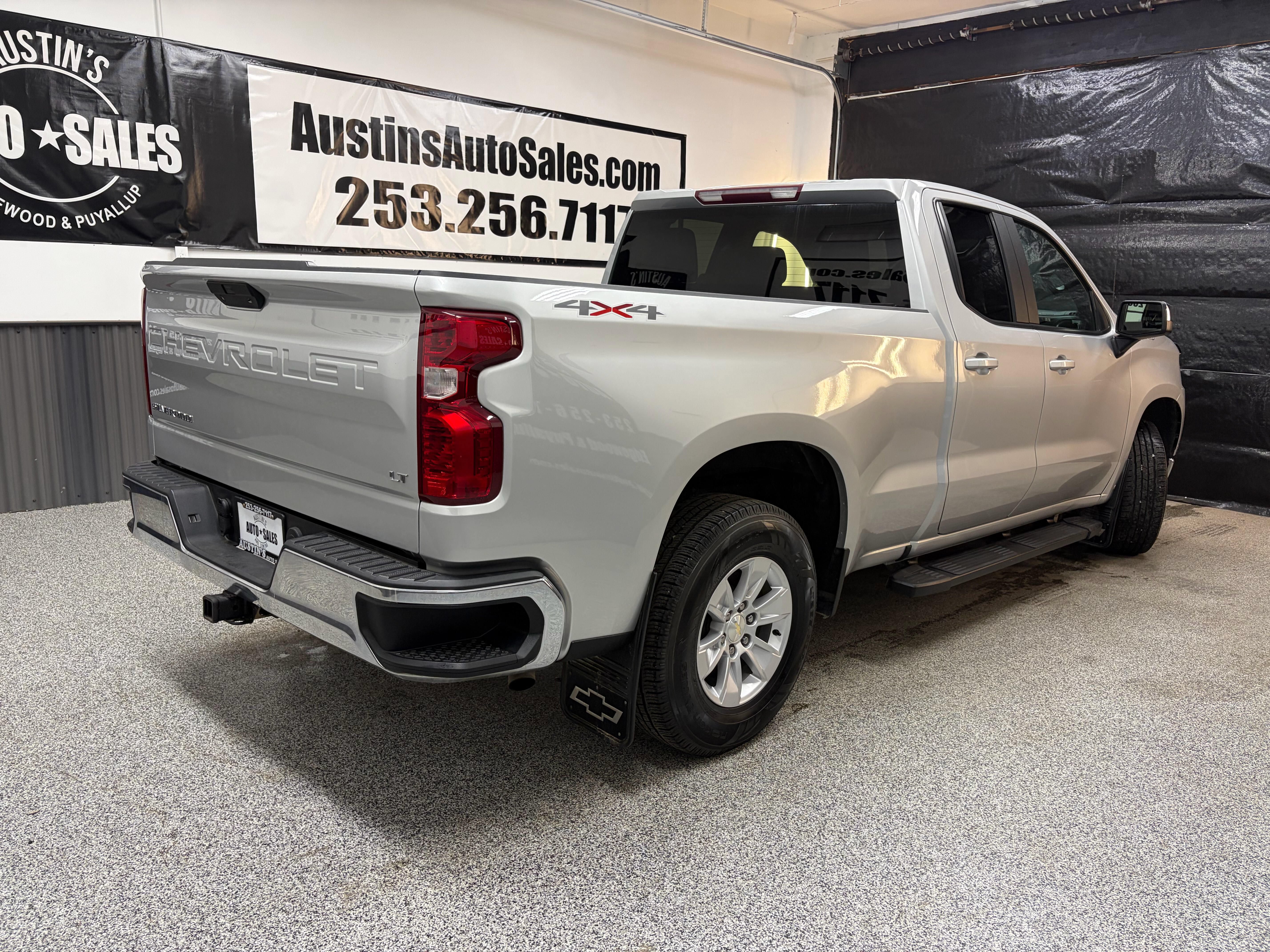 Used 2020 Chevrolet Silverado 1500 LT w/ Fleet Comfort Package AWD/4WD image 3