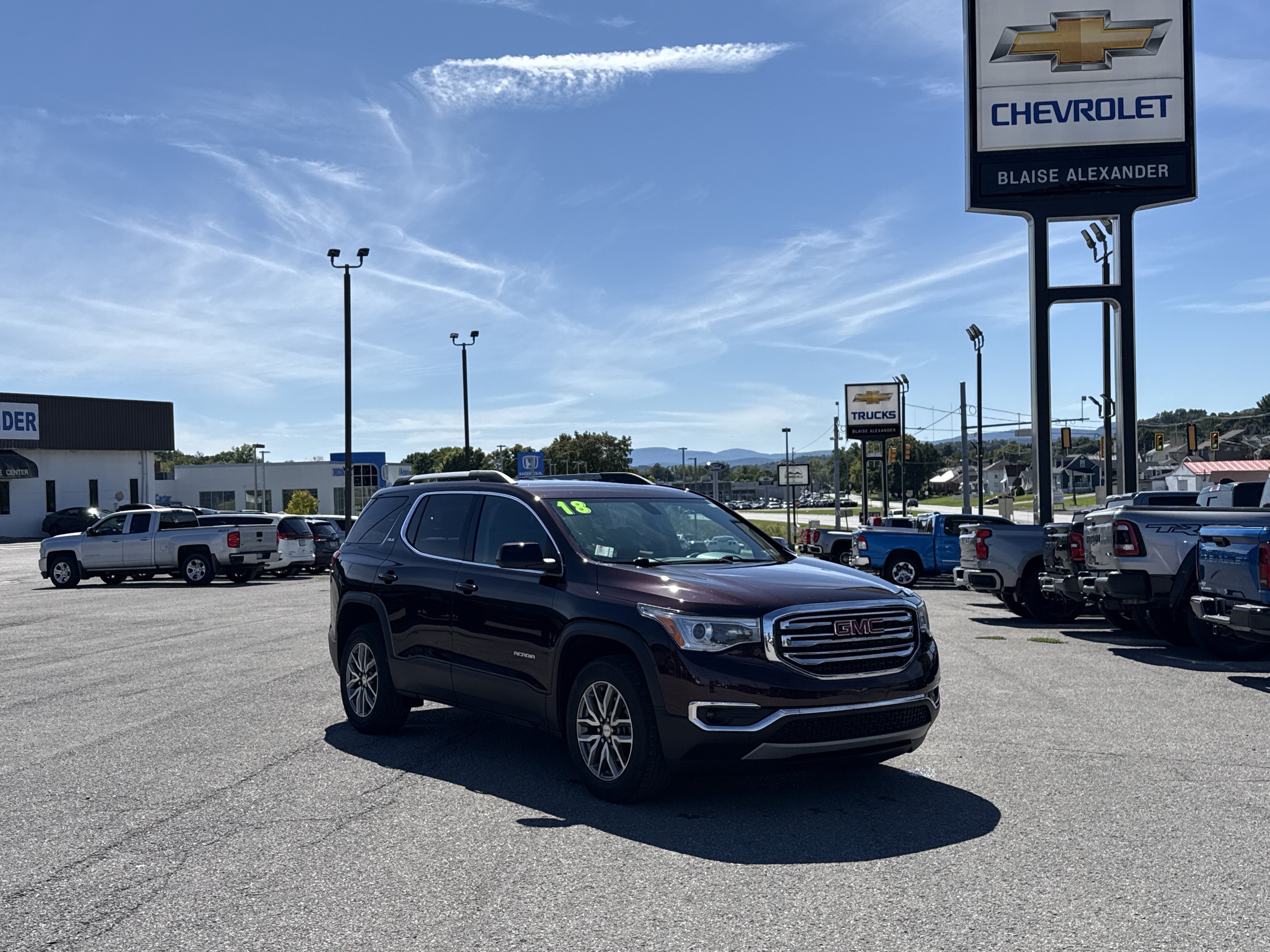 Used 2018 GMC Acadia SLE AWD/4WD image 1