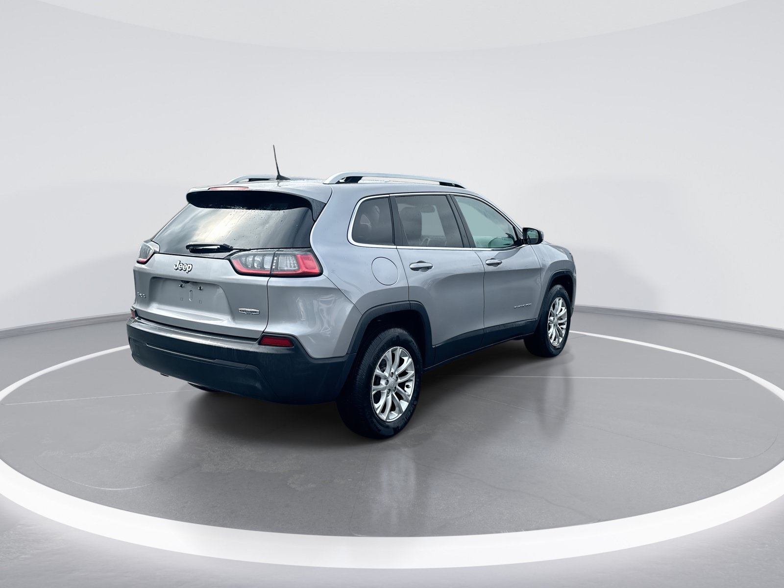 Used 2019 Jeep Cherokee Latitude w/ Cold Weather Group AWD/4WD image 9