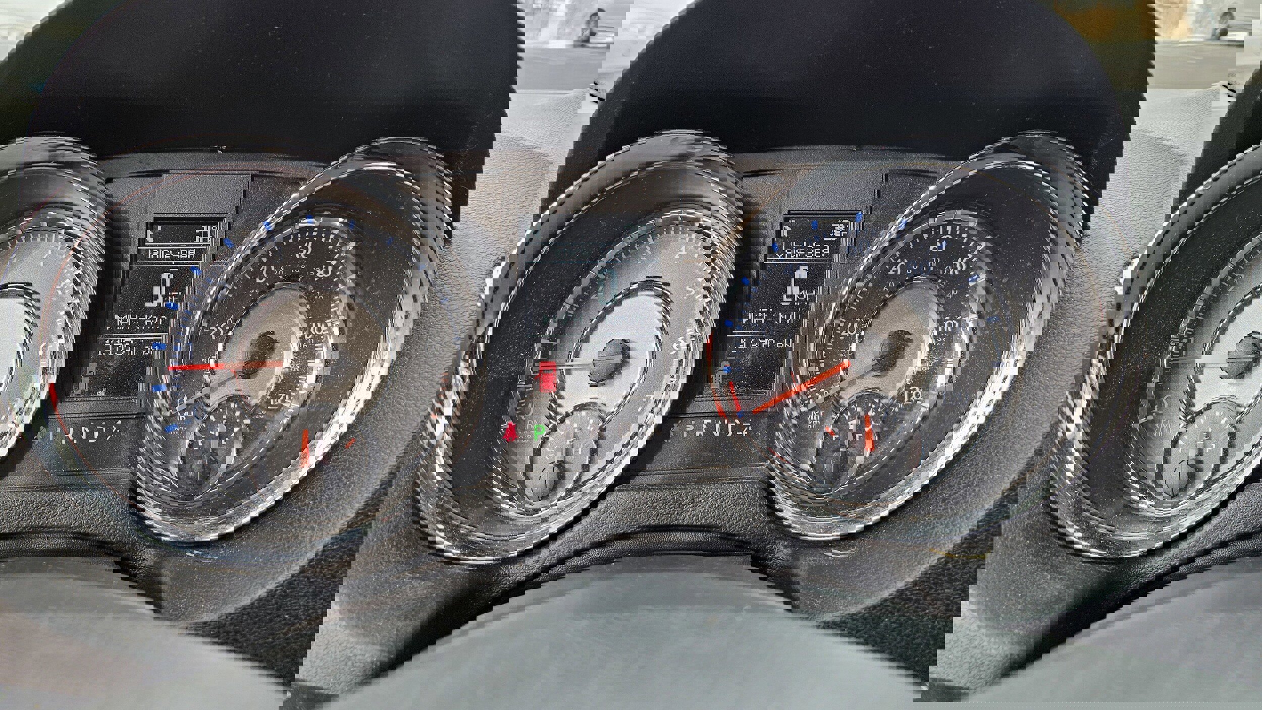 Used 2011 Chrysler Town & Country Touring-L w/ Driver Convenience Group image 11