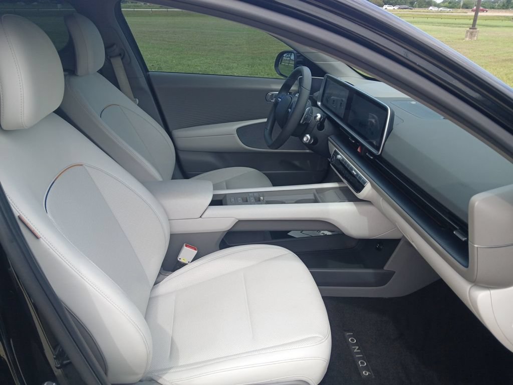 Used 2025 Hyundai Ioniq 6 SEL RWD image 14