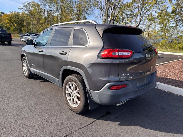 Used 2016 Jeep Cherokee Latitude w/ Cold Weather Group AWD/4WD image 4