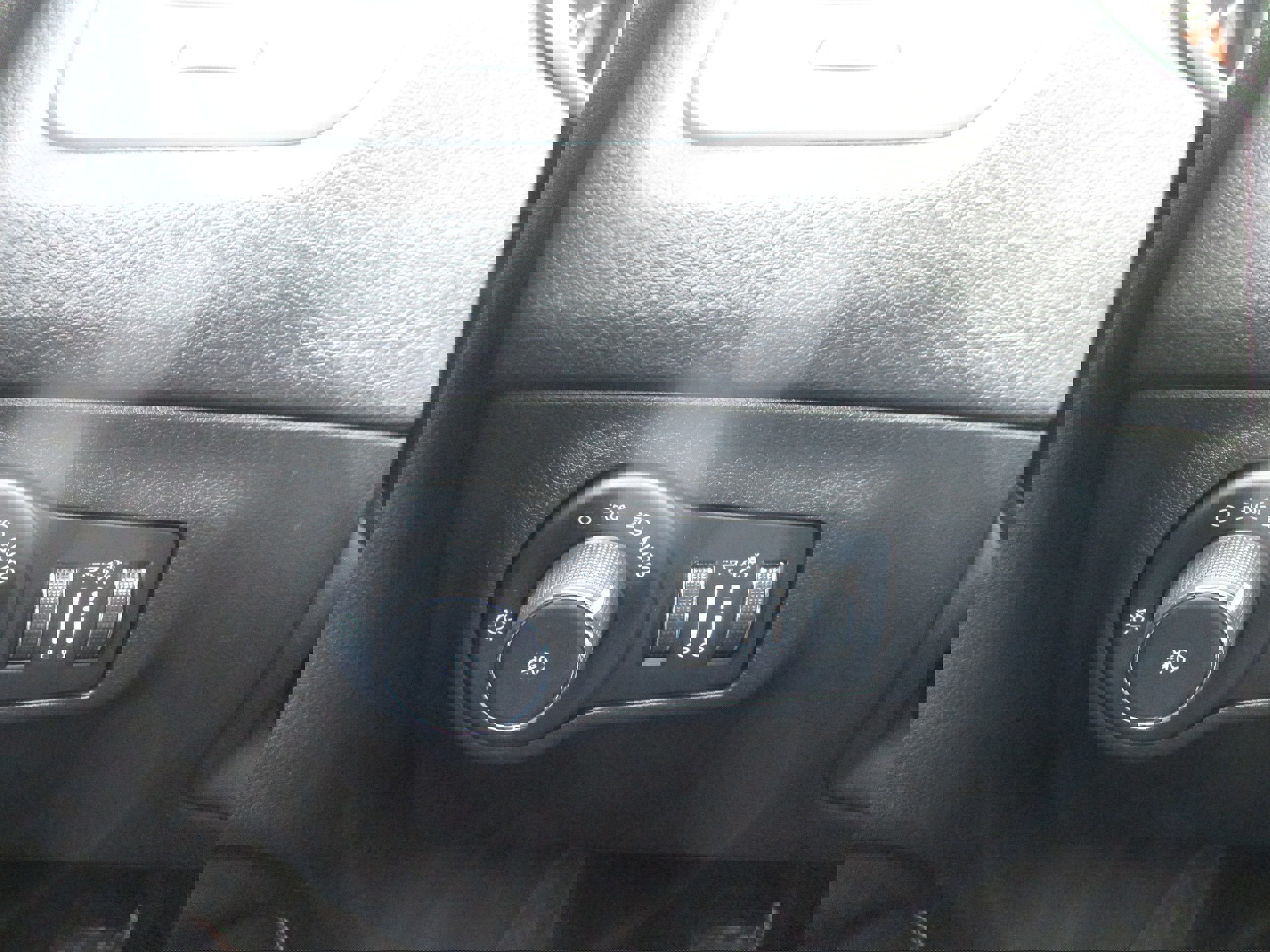 Used 2018 Jeep Compass Latitude w/ Popular Equipment Group image 13