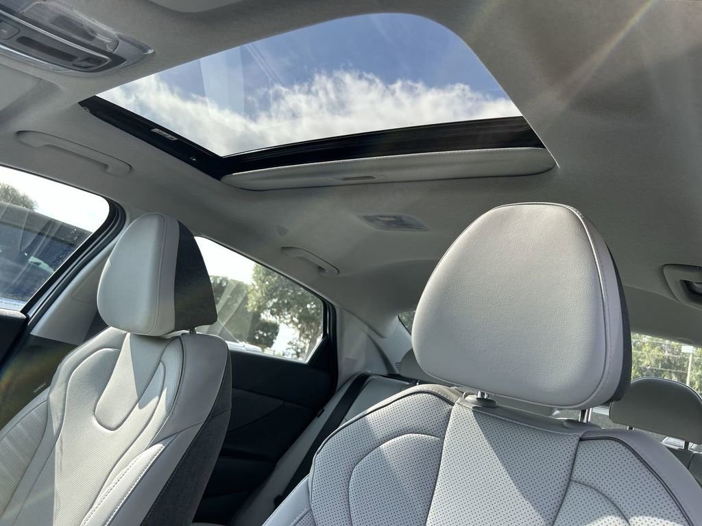 New 2026 Hyundai Elantra Limited image 24