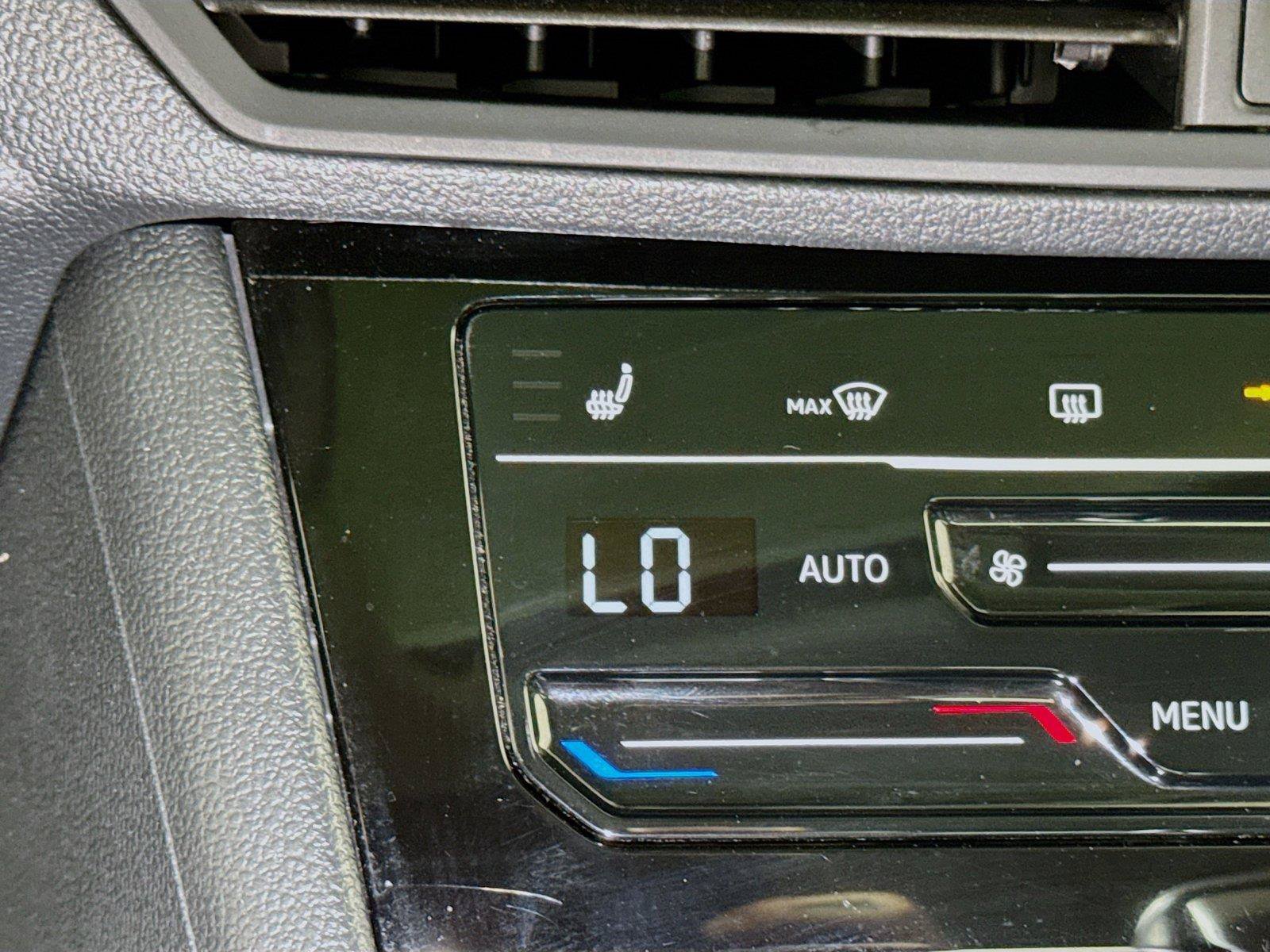 Used 2025 Volkswagen Jetta SE FWD image 17