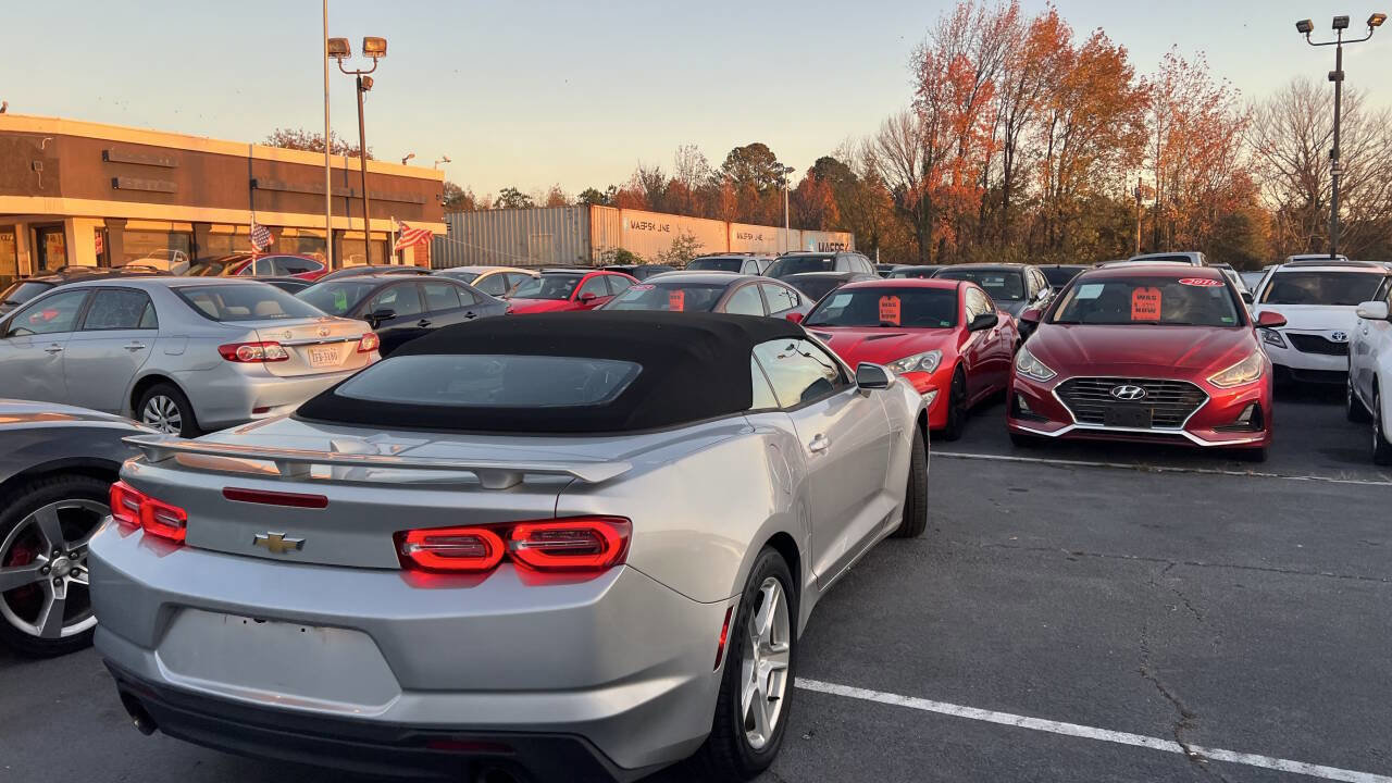 Used 2019 Chevrolet Camaro LT RWD image 4