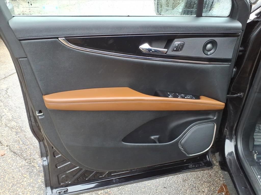 Used 2023 Lincoln Nautilus Reserve w/ Luxury Package AWD/4WD image 19