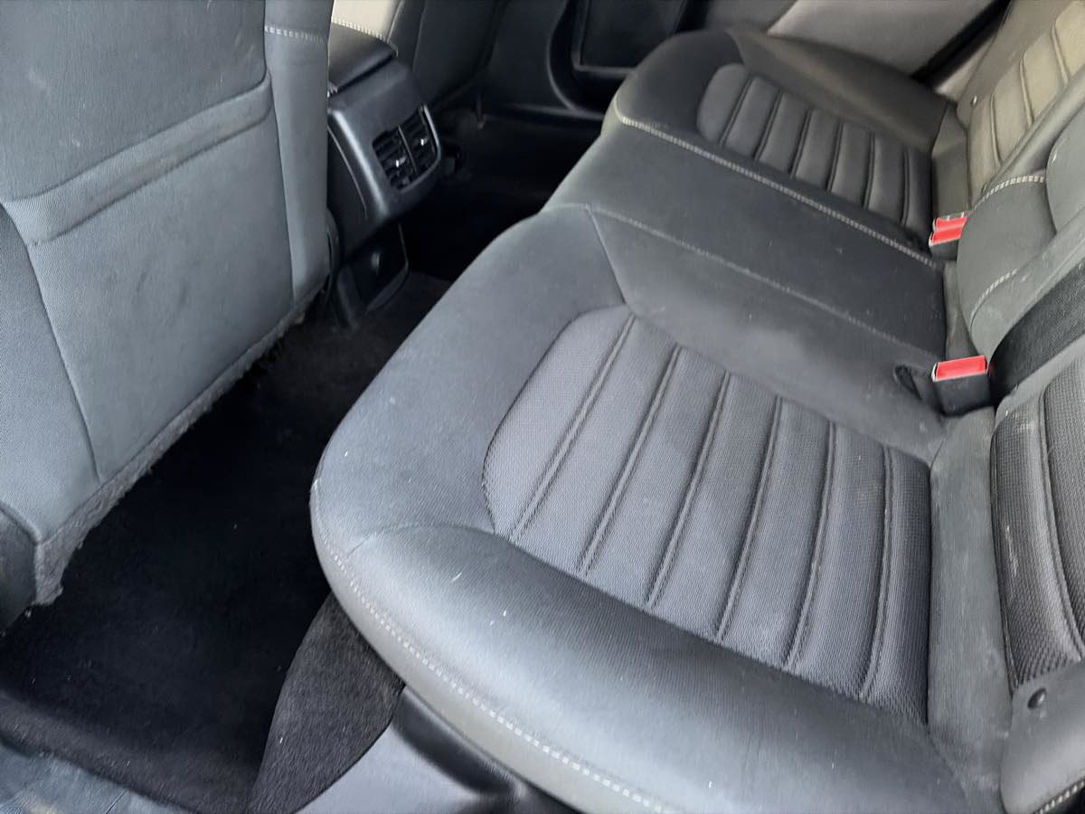 Used 2019 Ford Fusion SE FWD image 14