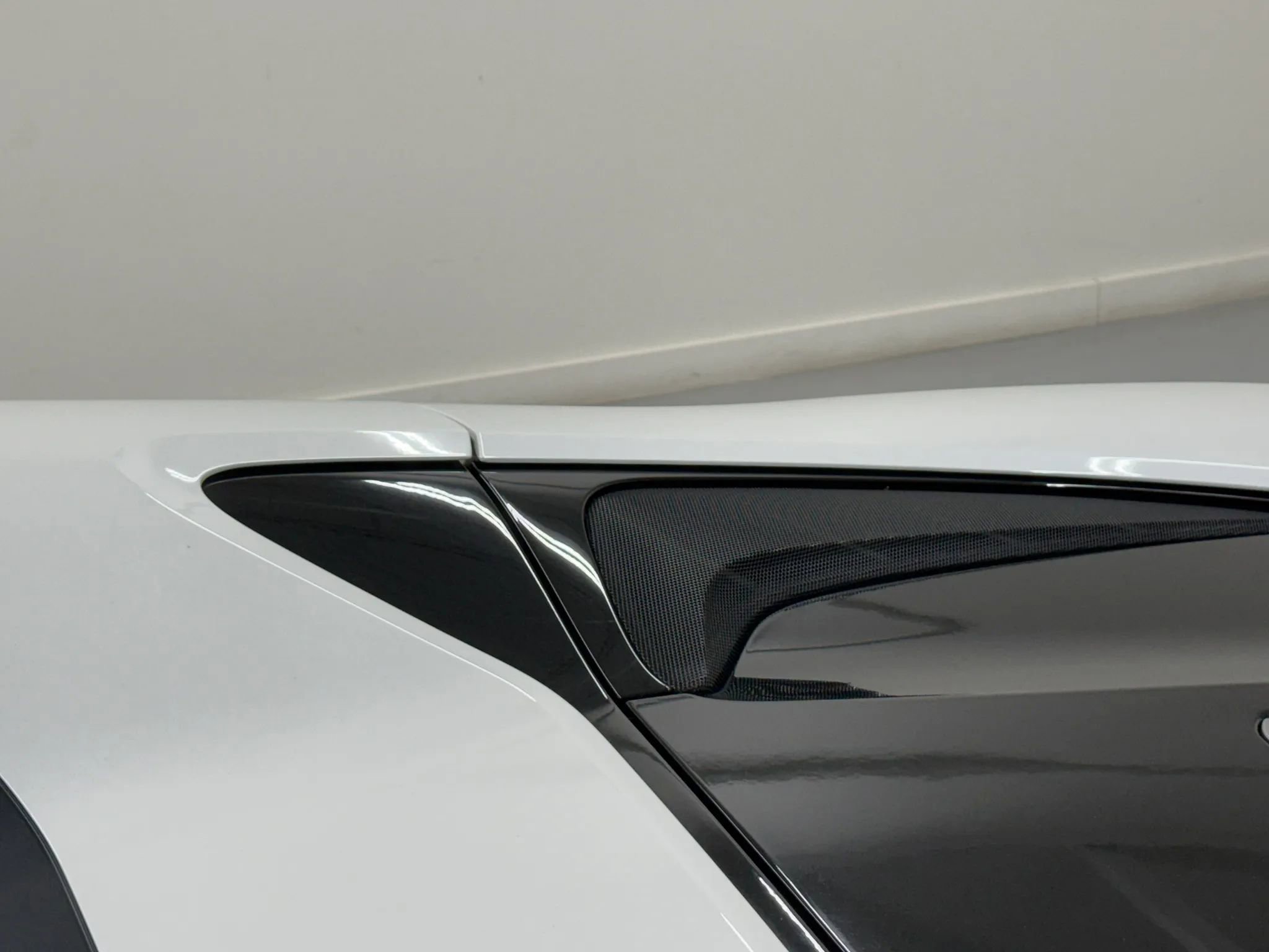 Used 2019 BMW i8 Roadster image 36