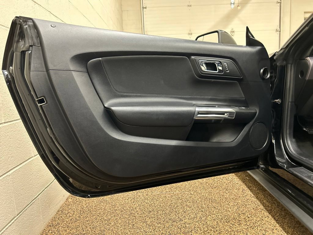 Used 2017 Ford Mustang GT w/ Black Accent Package RWD image 11