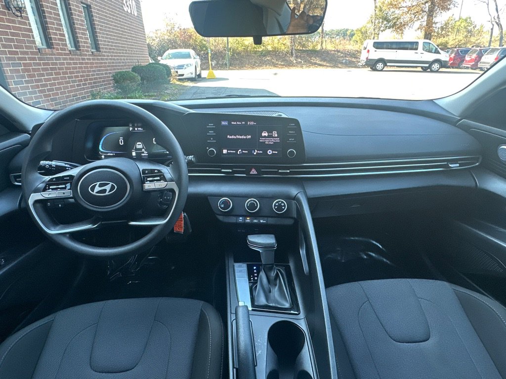 Used 2024 Hyundai Elantra SE image 20