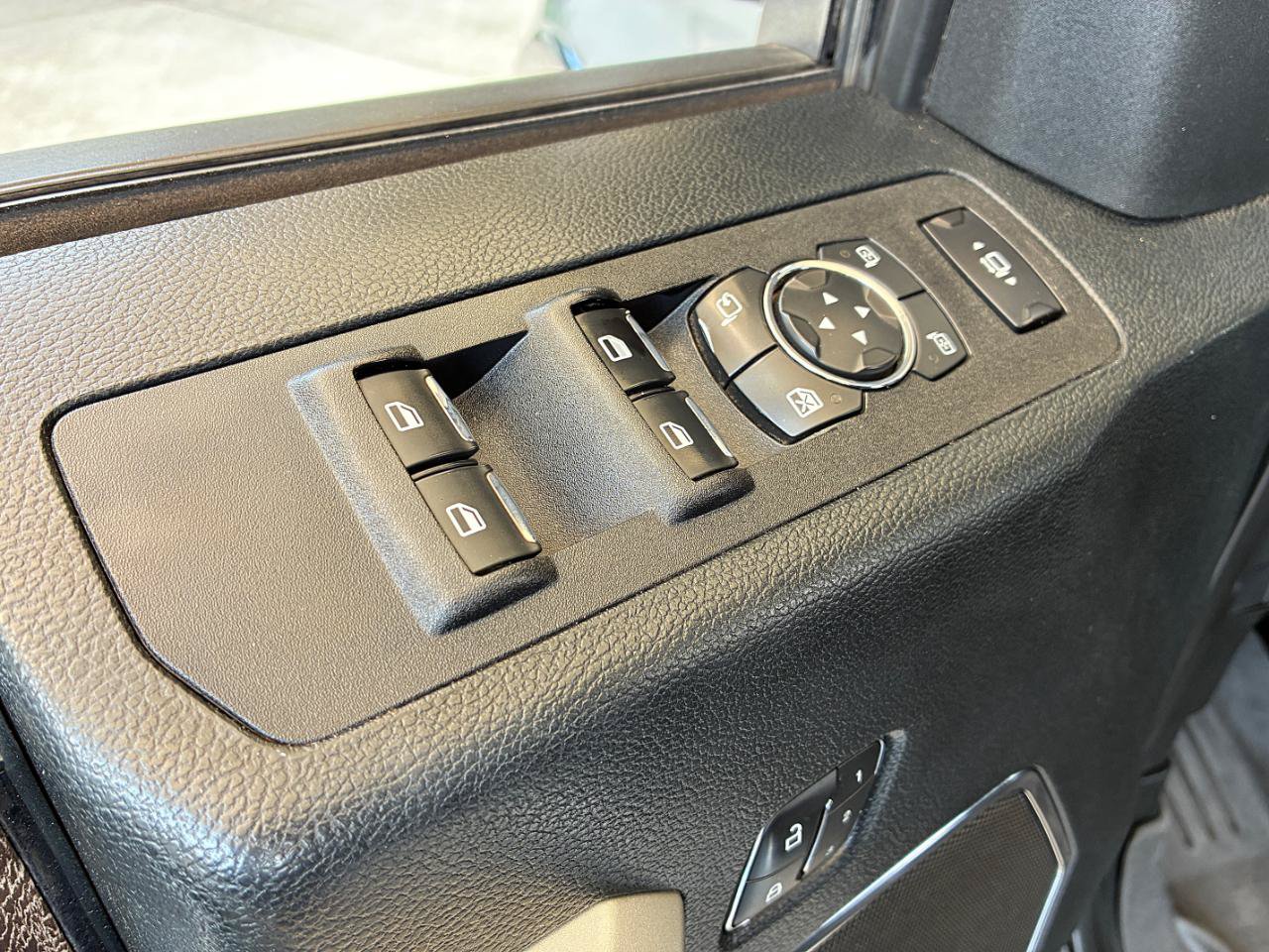 Used 2018 Ford F250 Lariat w/ Lariat Value Package AWD/4WD image 10