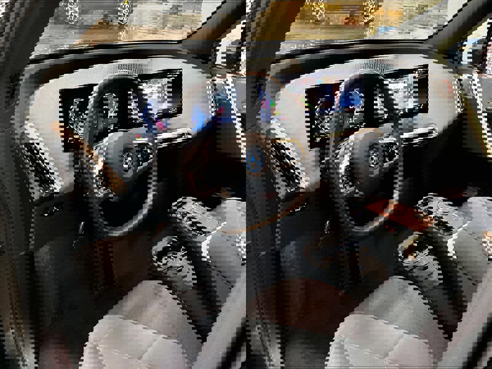 Used 2025 BMW iX xDrive50 image 16