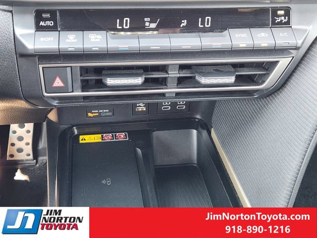 Used 2025 Toyota Camry SE FWD image 19
