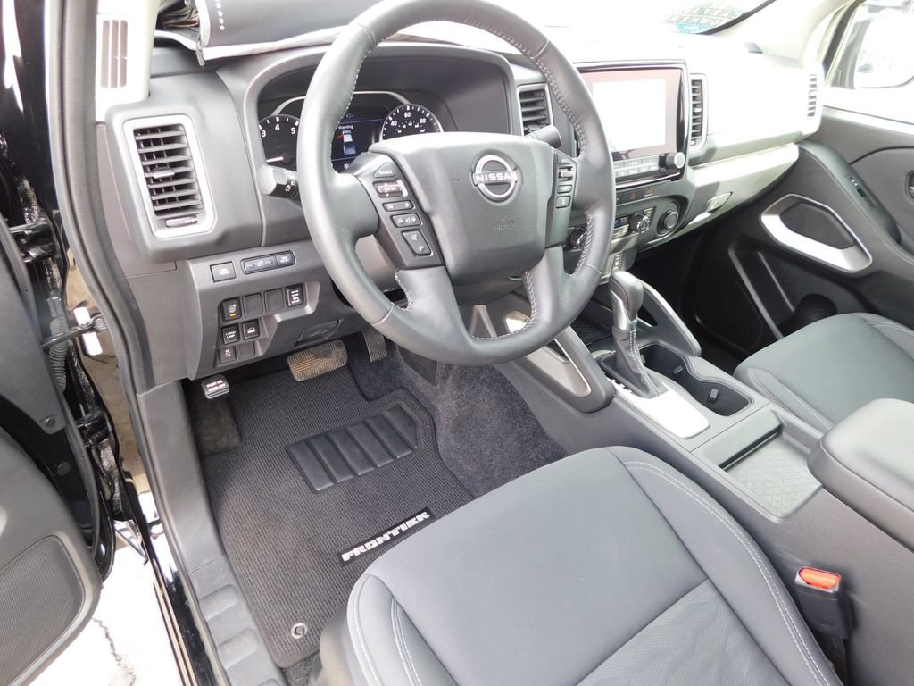 Used 2024 Nissan Frontier SV w/ Hardbody Edition image 17