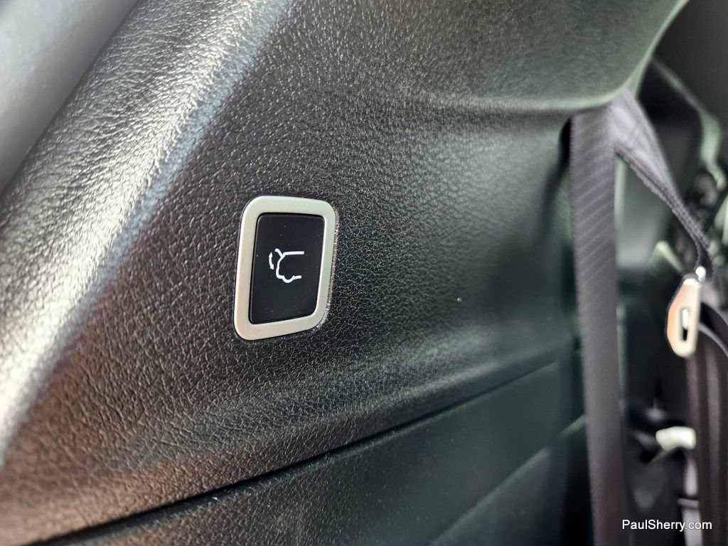 New 2025 Chrysler Voyager LX image 31