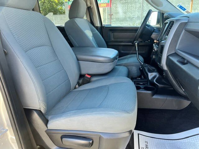 Used 2014 RAM 2500 Tradesman w/ Chrome Appearance Group AWD/4WD image 17
