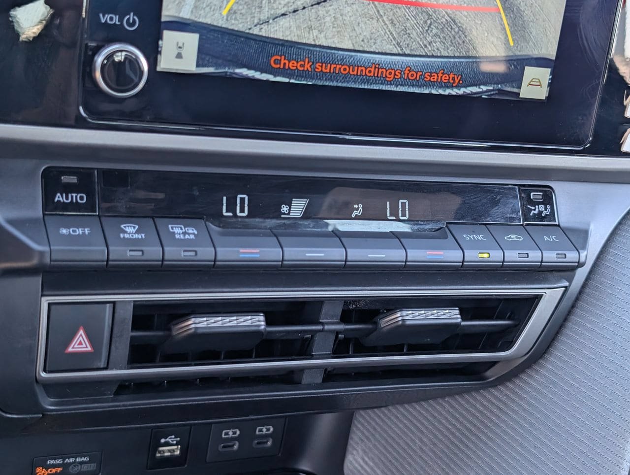 Used 2025 Toyota Camry SE AWD/4WD image 15