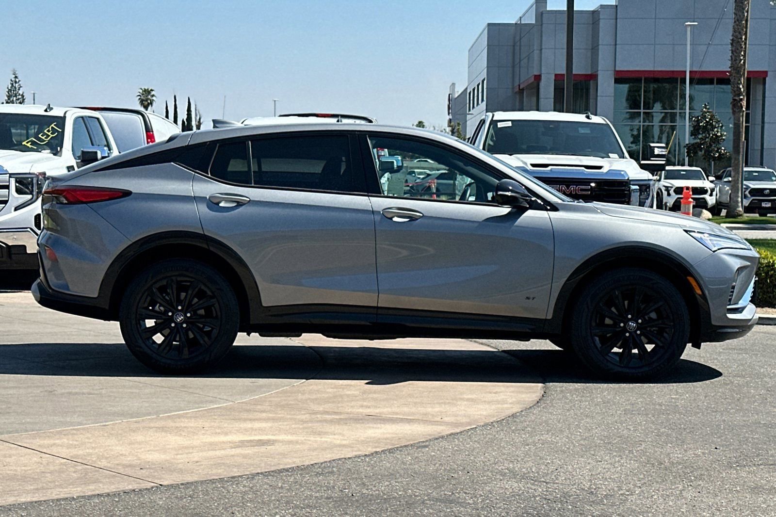 Certified 2025 Buick Envista Sport Touring image 3