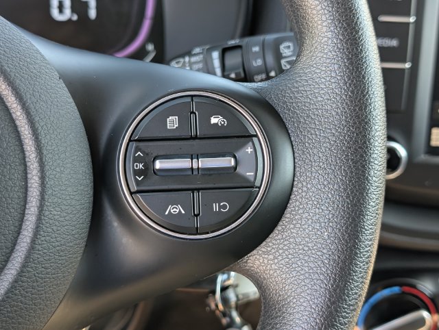 Used 2025 Kia Soul LX w/ LX Technology Package FWD image 24
