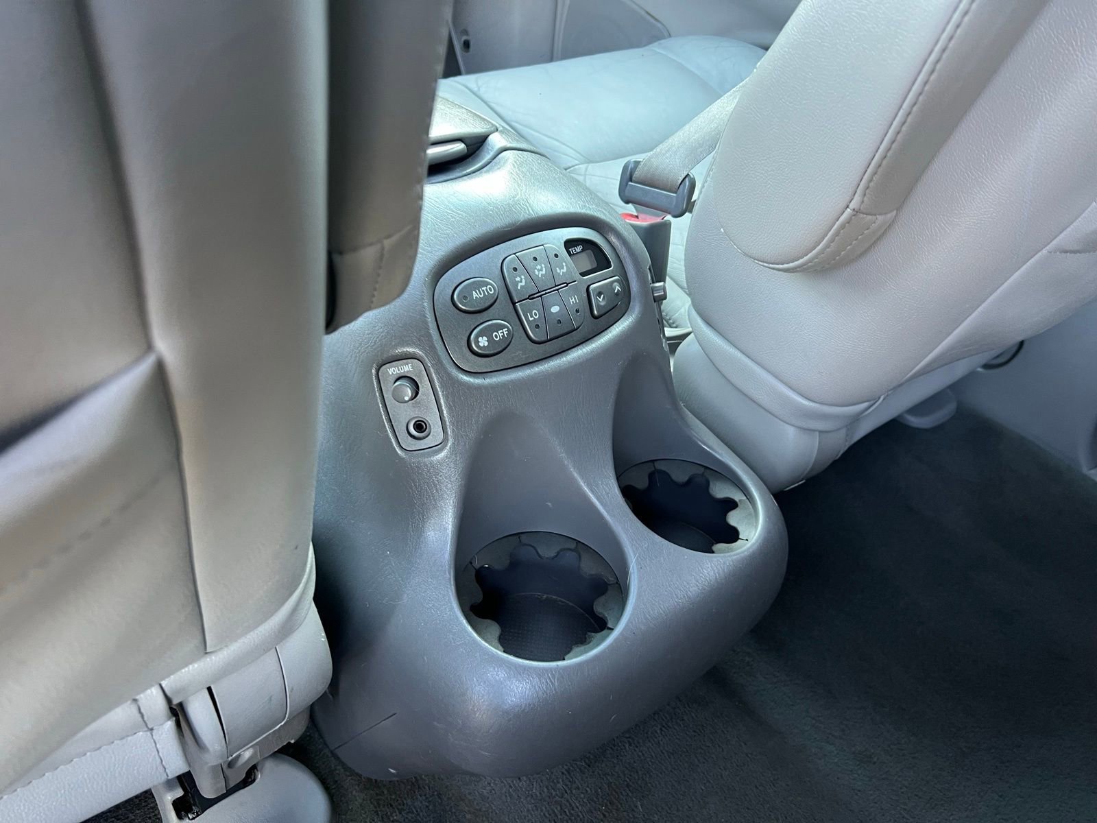 Used 2004 Toyota Sequoia Limited image 24