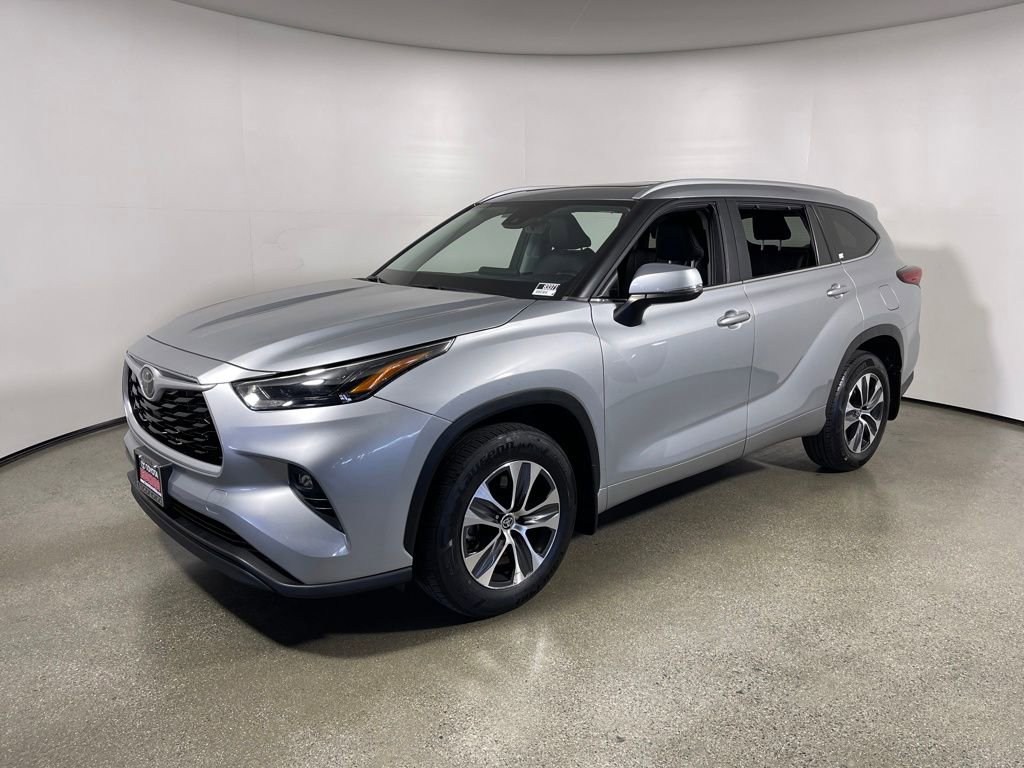 Used 2023 Toyota Highlander XLE image 7