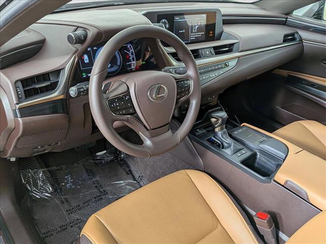 Used 2021 Lexus ES 300h w/ Premium Package image 4