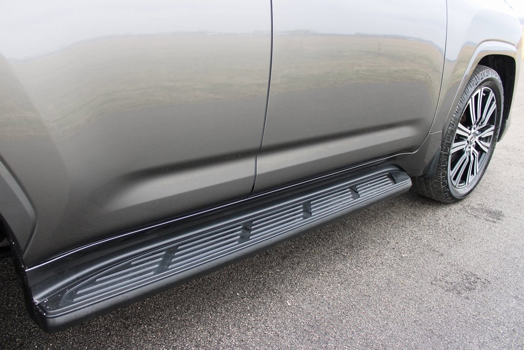 Used 2023 Lexus LX 600 4WD w/ Luxury Package image 39