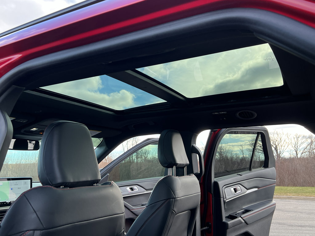 Used 2025 Ford Explorer ST-Line w/ ST-Line Street Pack image 39