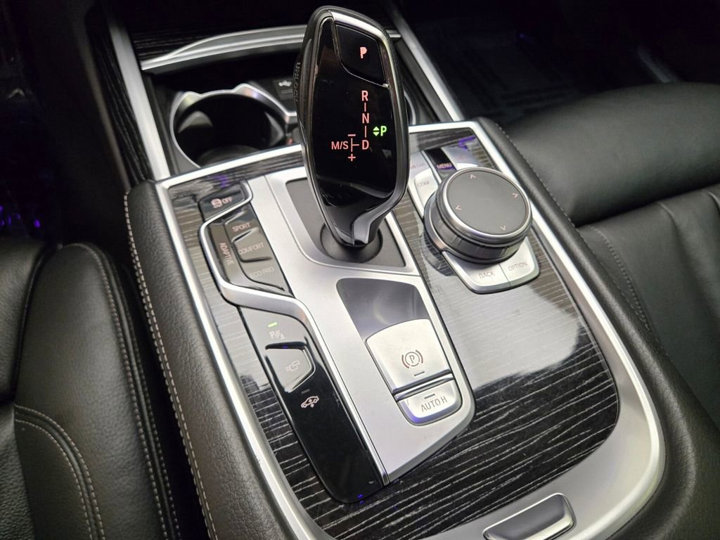 Used 2022 BMW 740i w/ M Sport Package image 40