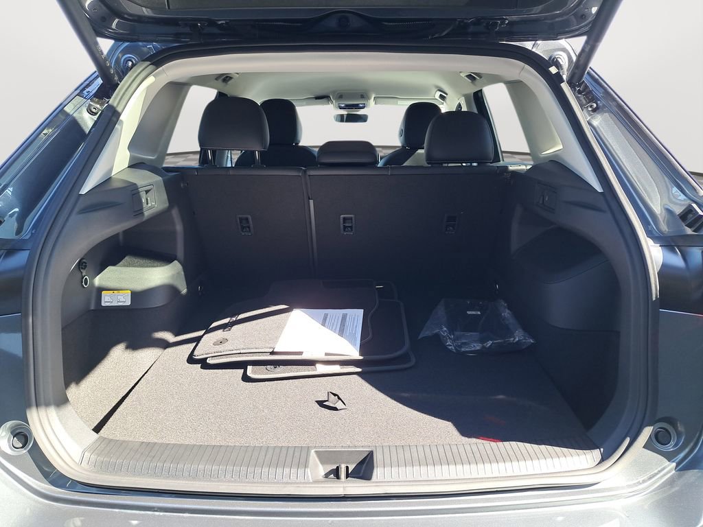 New 2025 Volkswagen Tiguan SE image 29