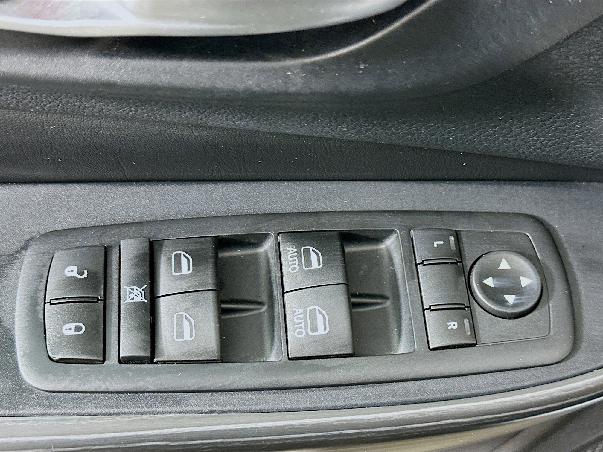 Used 2016 Jeep Cherokee Limited w/ Technology Group image 15