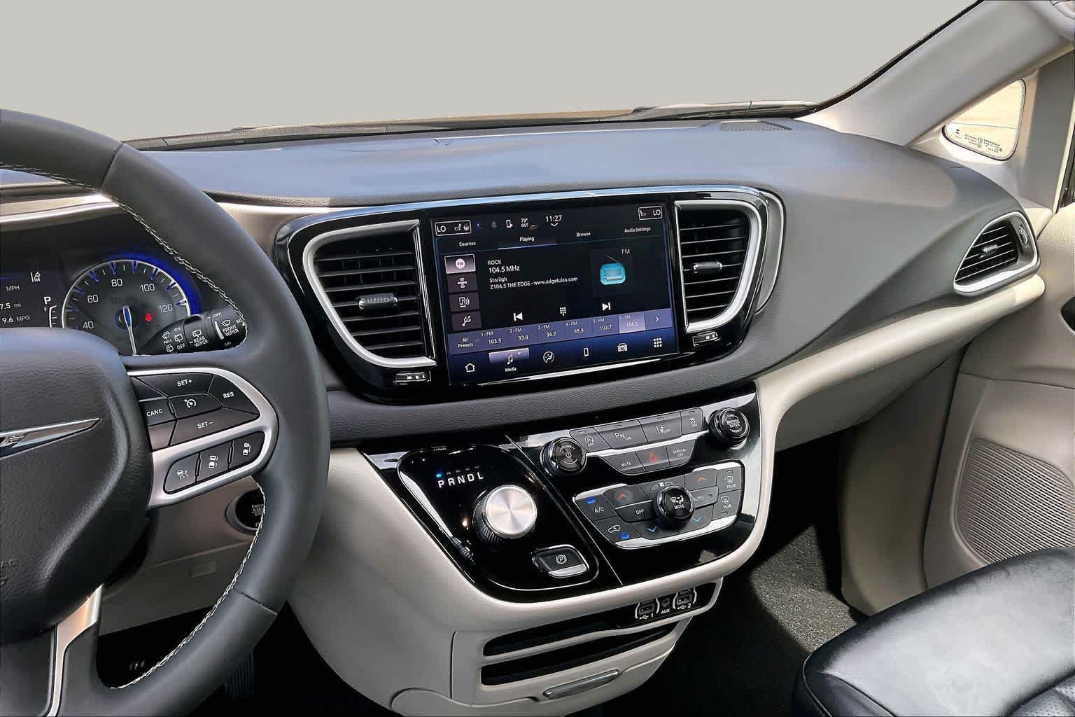 Certified 2024 Chrysler Pacifica Touring-L FWD image 7