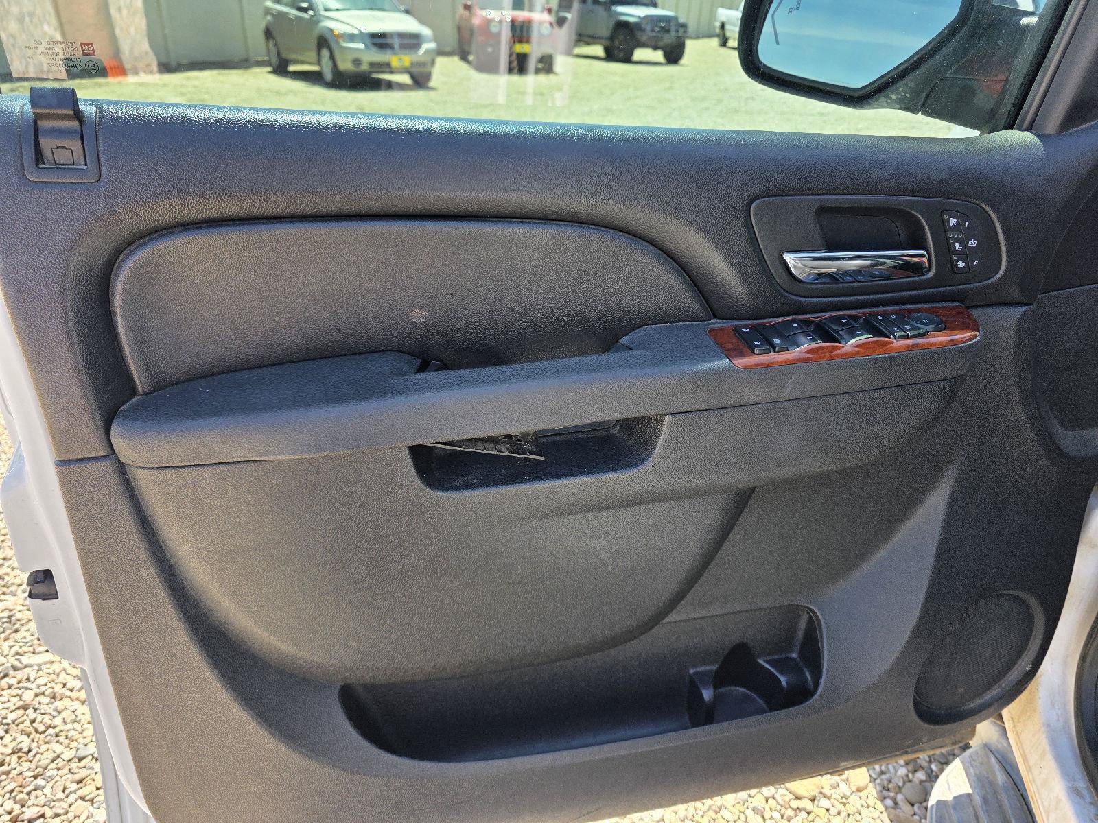 Used 2013 Chevrolet Suburban LTZ AWD/4WD image 9