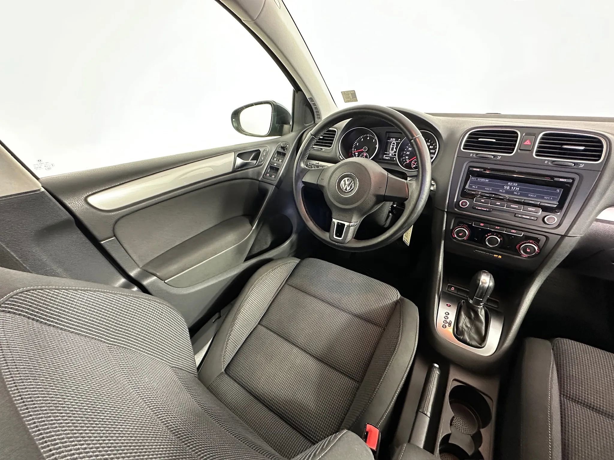 Used 2013 Volkswagen Golf 4-Door image 8