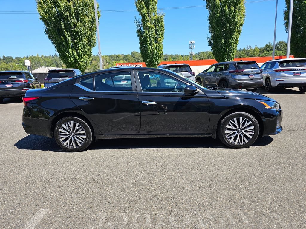 Used 2023 Nissan Altima 2.5 SV AWD/4WD image 4