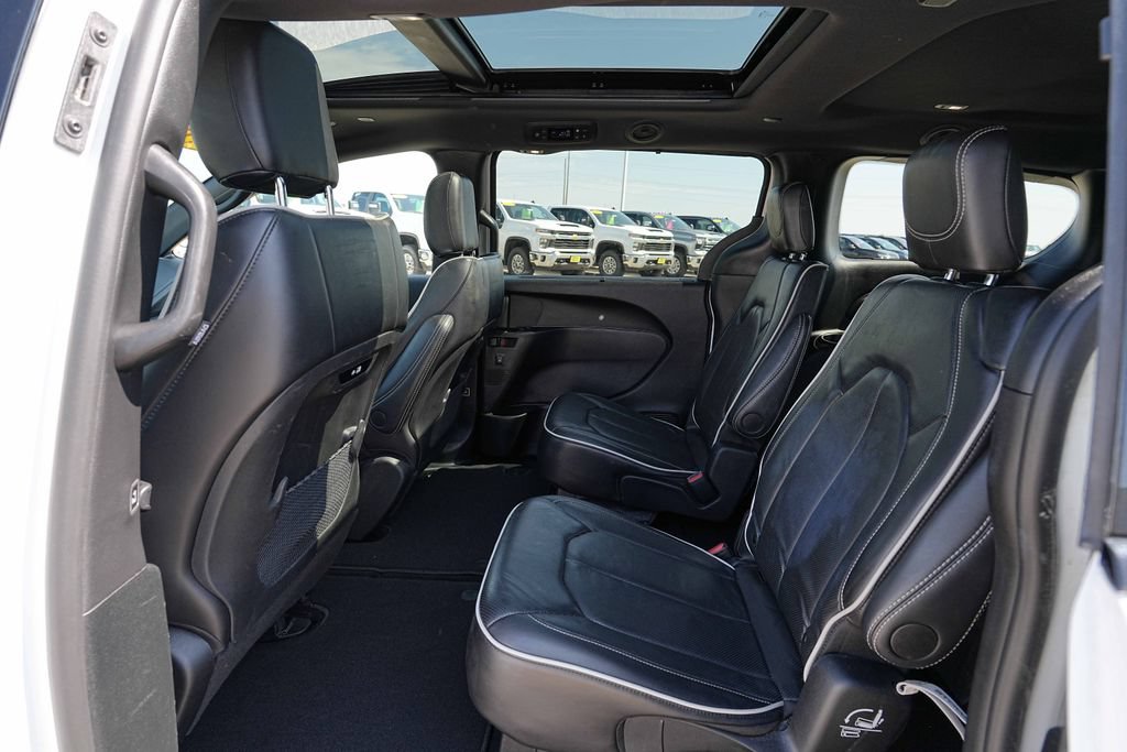 Used 2025 Chrysler Pacifica Limited FWD image 18
