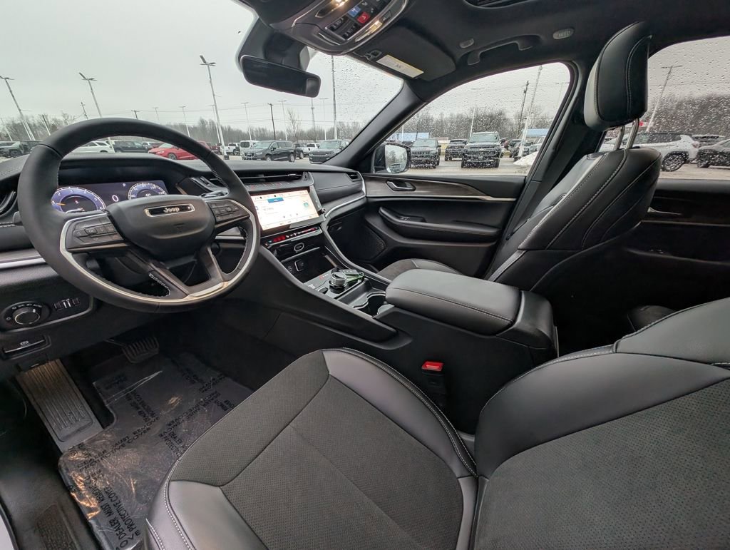 New 2026 Jeep Grand Cherokee Altitude image 2