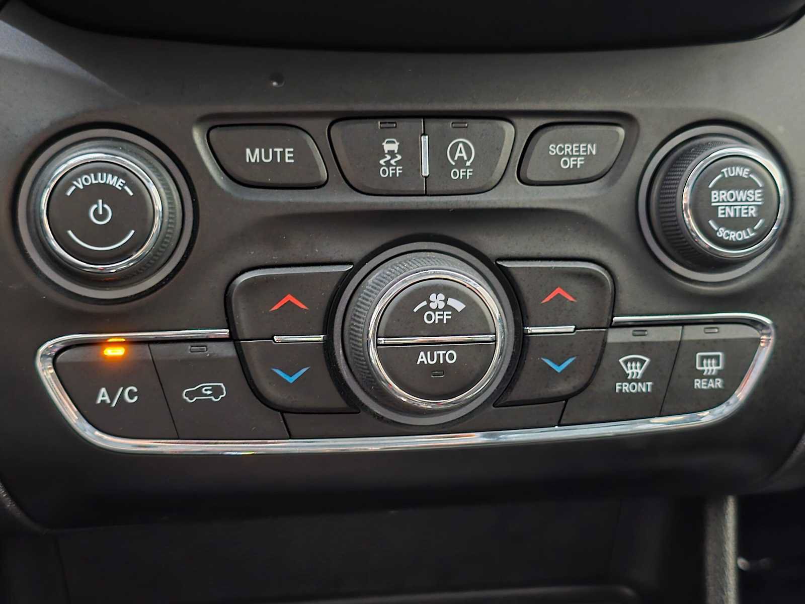 Used 2019 Jeep Cherokee Trailhawk w/ Trailer Tow Group AWD/4WD image 15