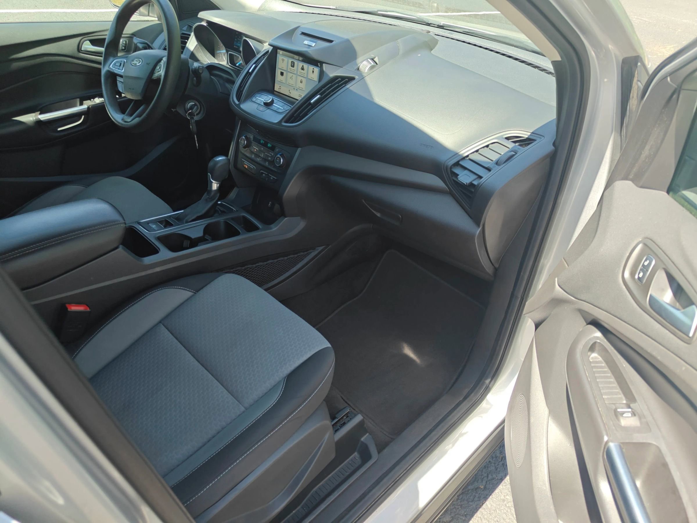 Used 2017 Ford Escape SE w/ Equipment Group 201A image 6