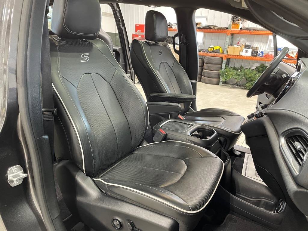 Used 2019 Chrysler Pacifica Limited w/ Advanced Safetytec Group image 29